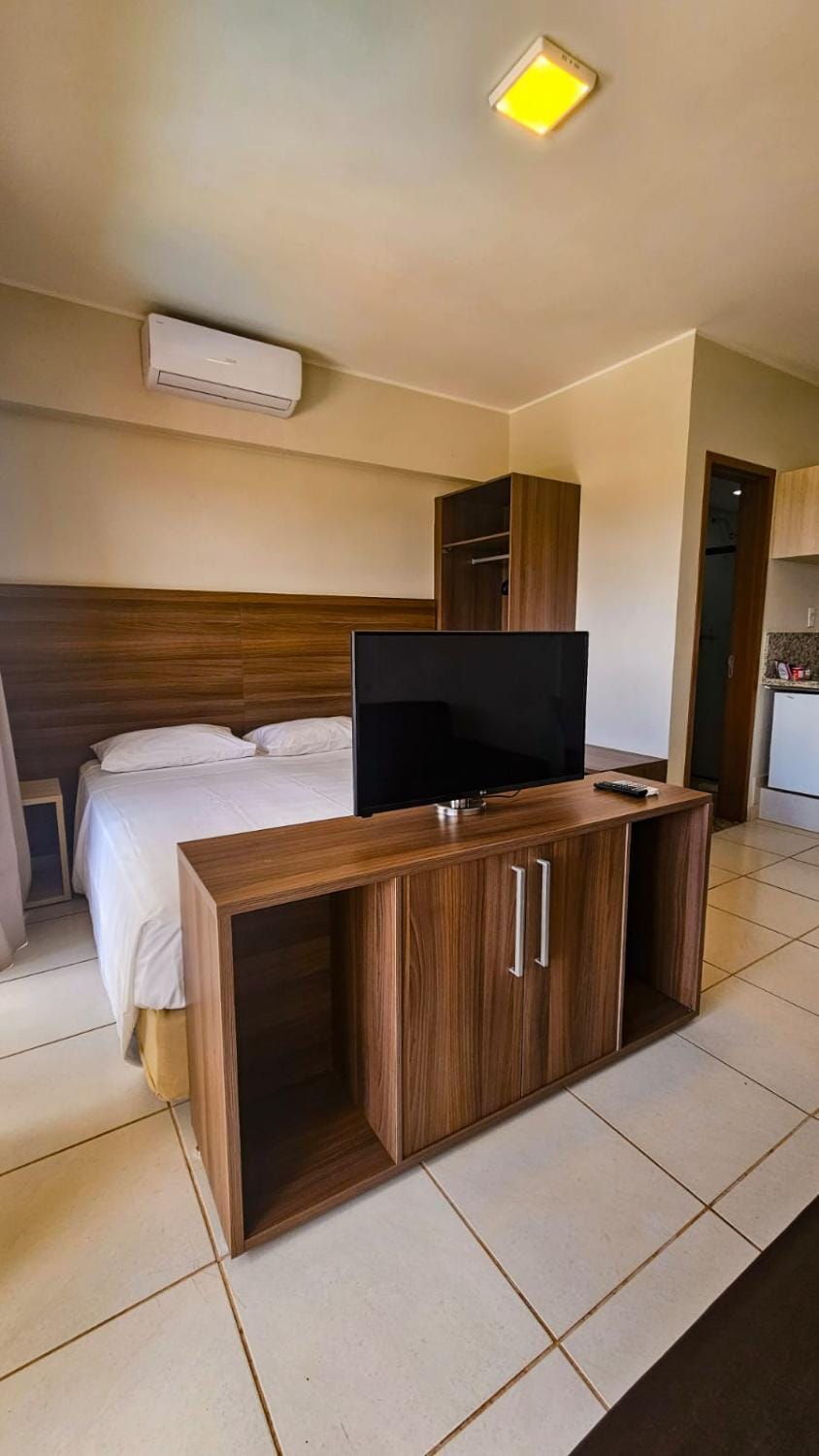 TV and multimedia, Photo of the whole room, air conditioner