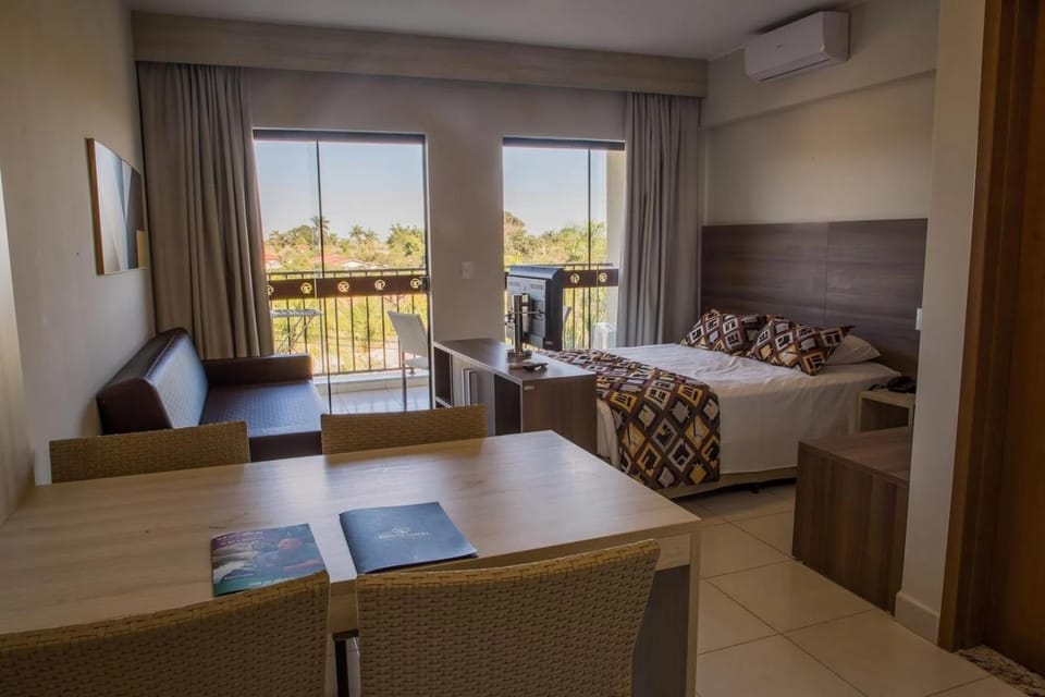 Bed, Living room, Photo of the whole room, air conditioner