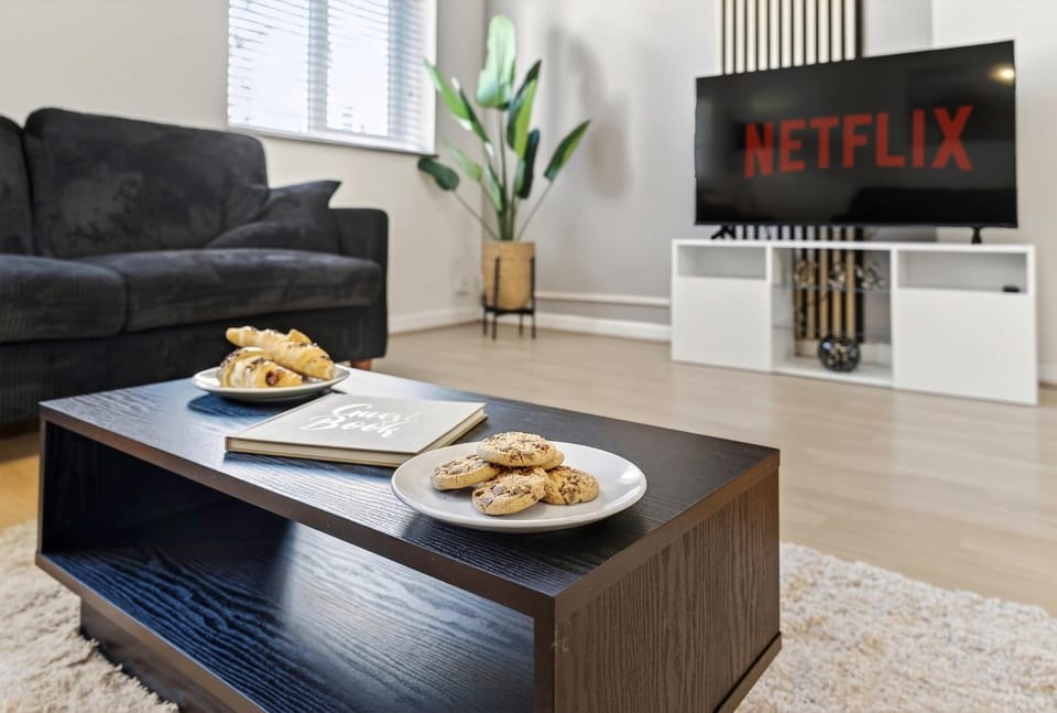 Communal lounge/ TV room, TV and multimedia, Food and drinks, Seating area