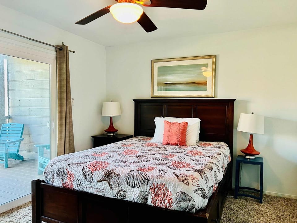 Shipwrecked Getaway For 6 House in Hitchcock