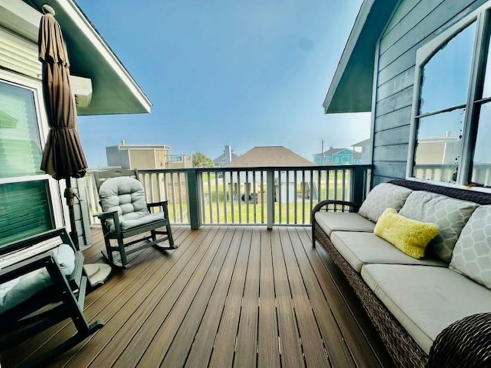 Shipwrecked Getaway For 6 House in Hitchcock