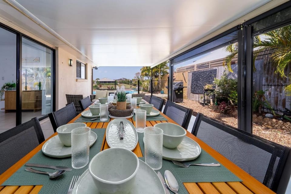 4-Bedroom Endeavour Poolside Escape House in Hervey Bay
