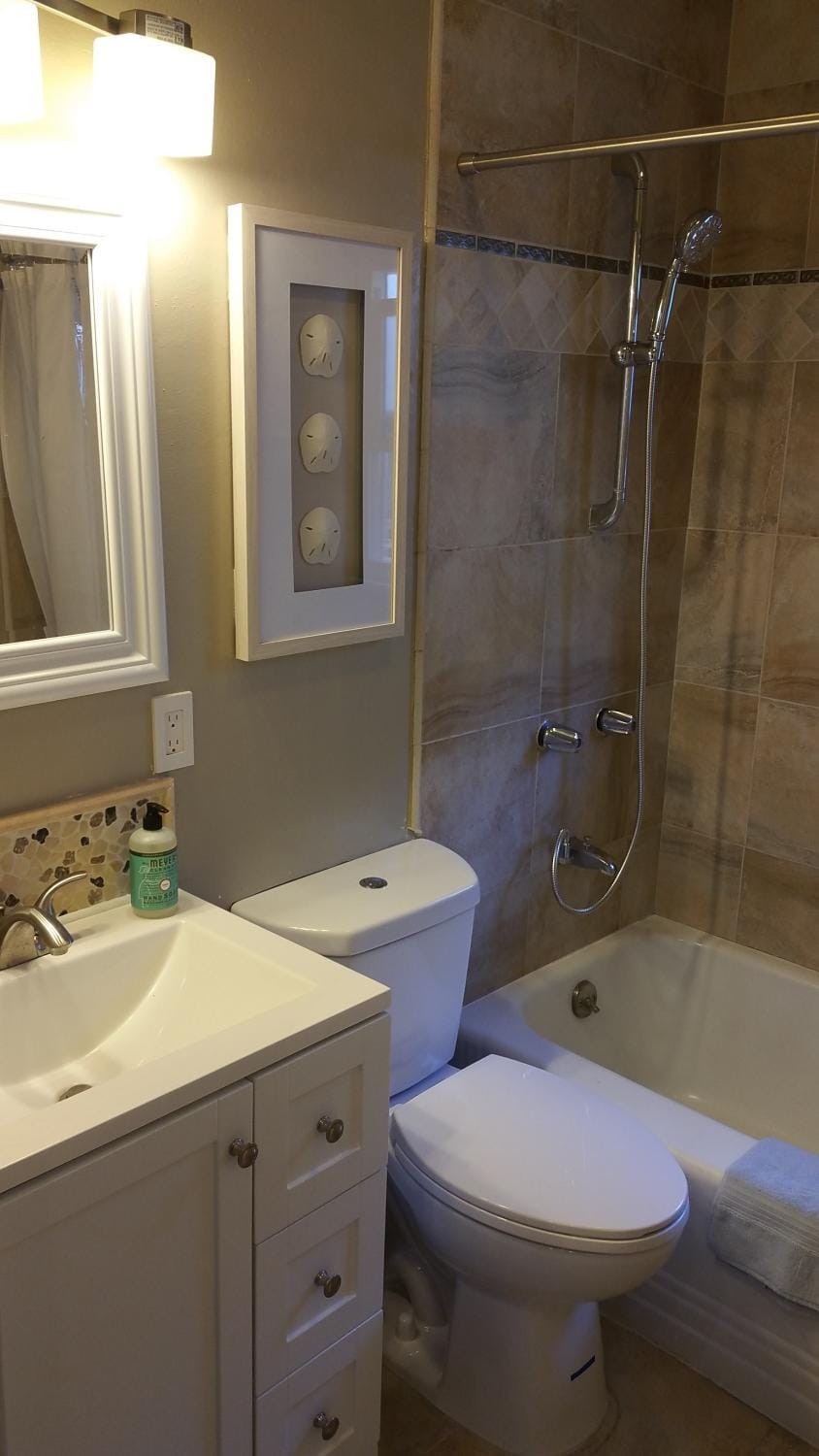 Shower, Toilet, Bathroom, Bath, towels