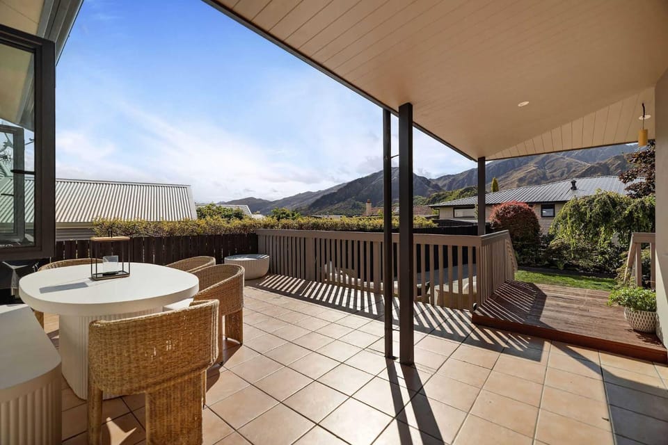 Patio, Natural landscape, View (from property/room), Balcony/Terrace, Balcony/Terrace, Dining area, Mountain view