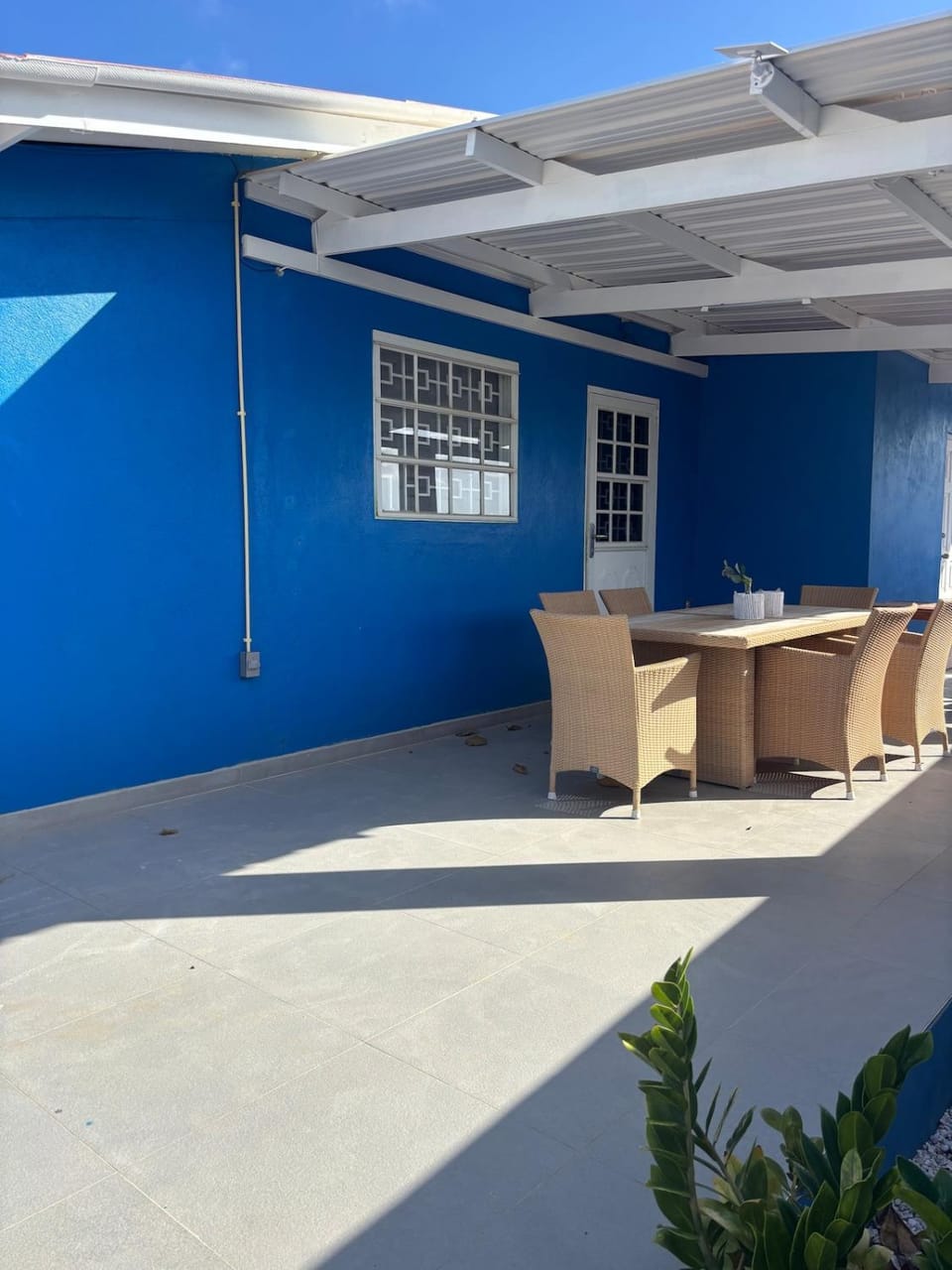 The blue wave House in Willemstad