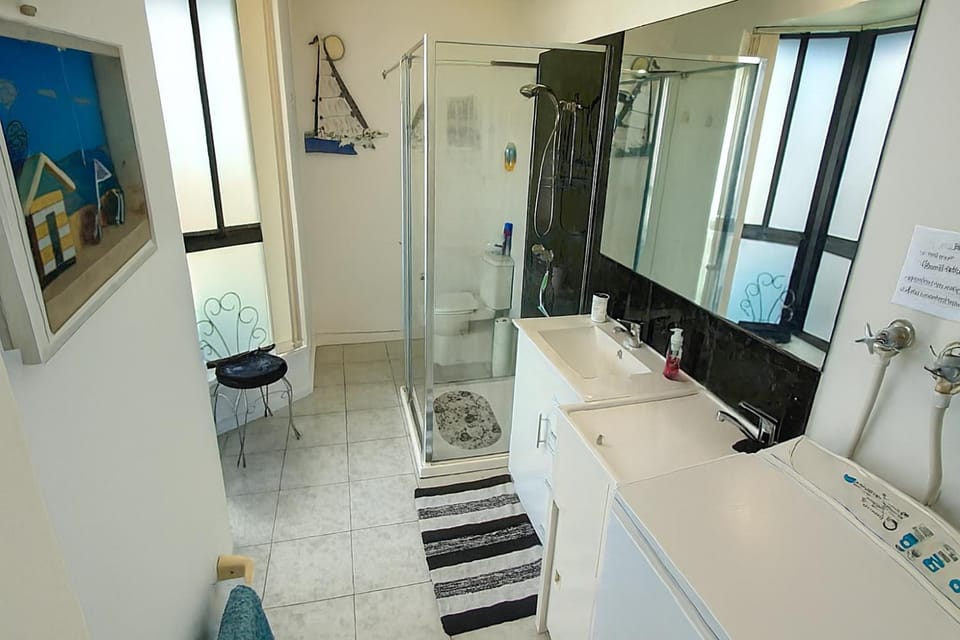 Shower, Toilet, Bathroom, towels