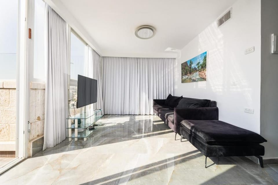 Premium and Luxe 2BR by the Shuk with Free Parking Apartment in Jerusalem