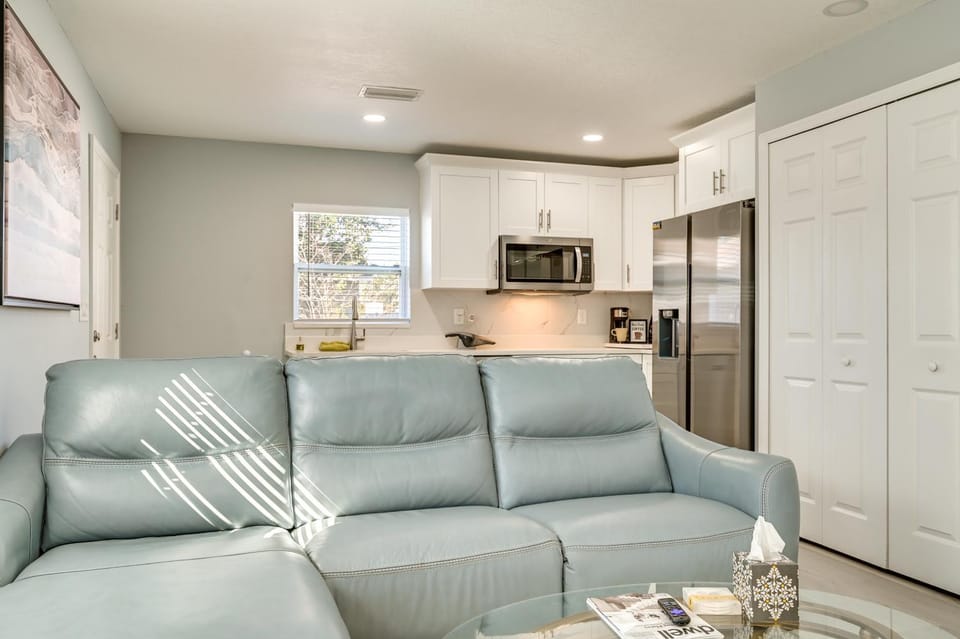 4 Mi to Downtown Tampa! Urban Couples Retreat Apartment in Tampa