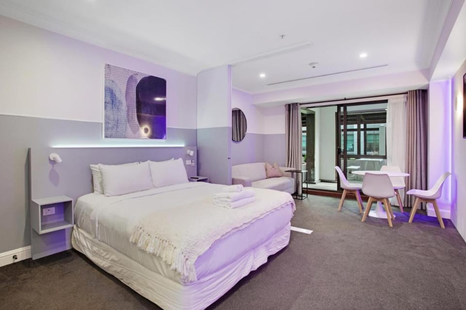 Bed, TV and multimedia, Photo of the whole room