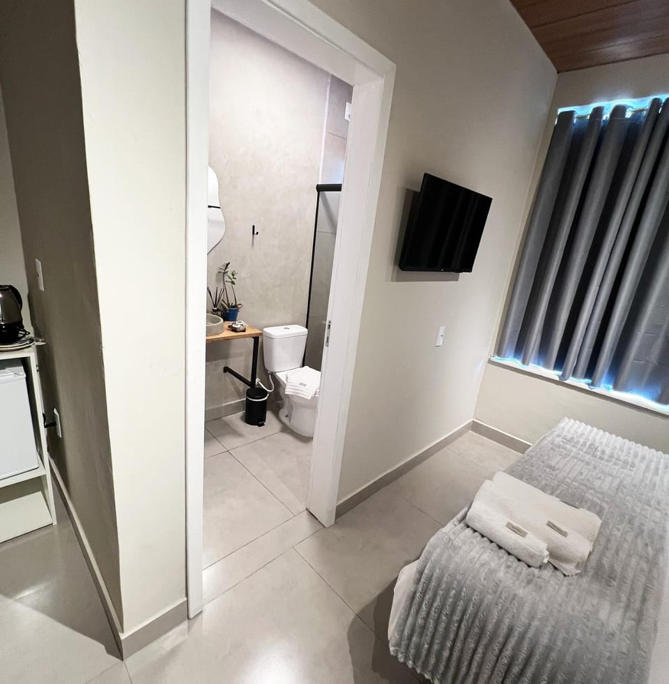Bathroom, TV and multimedia, Photo of the whole room, towels