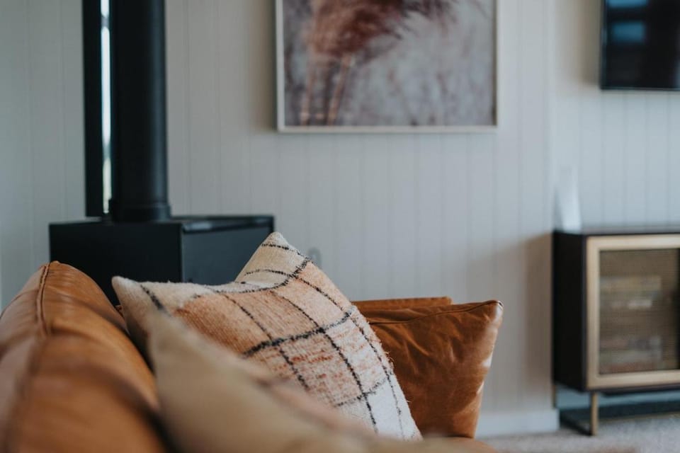White Rock Retreat-Whare Nui House in Martinborough