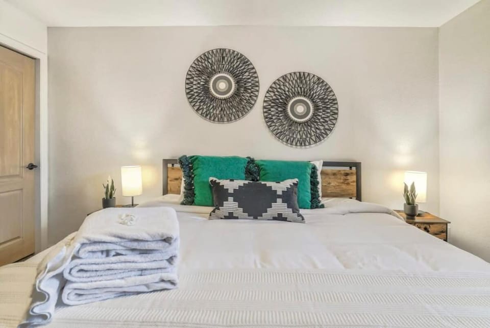 3BR with Patio and Fire pit near Hiking & Downtown House in Old Colorado City