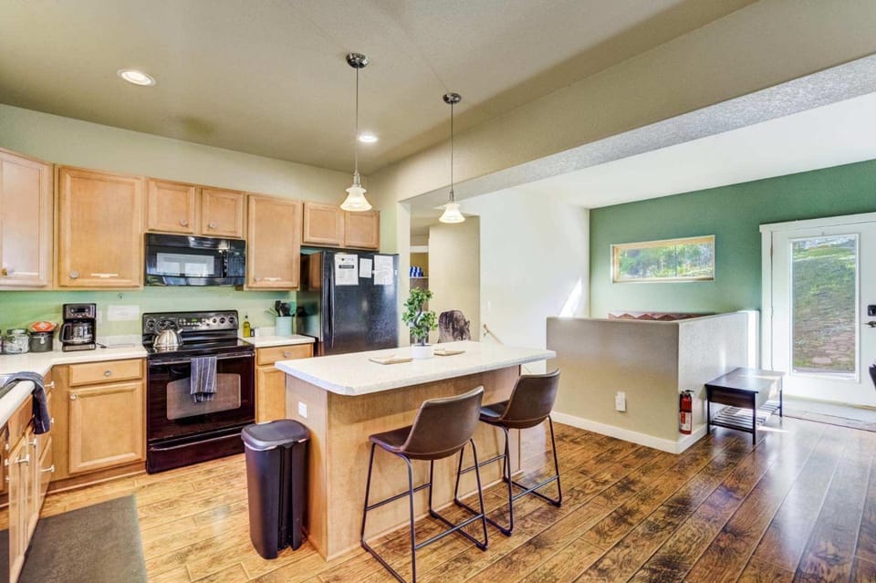 Mtn Getaway Near Pikes Peak Hot Tub & Pool Table House in Cascade-Chipita Park