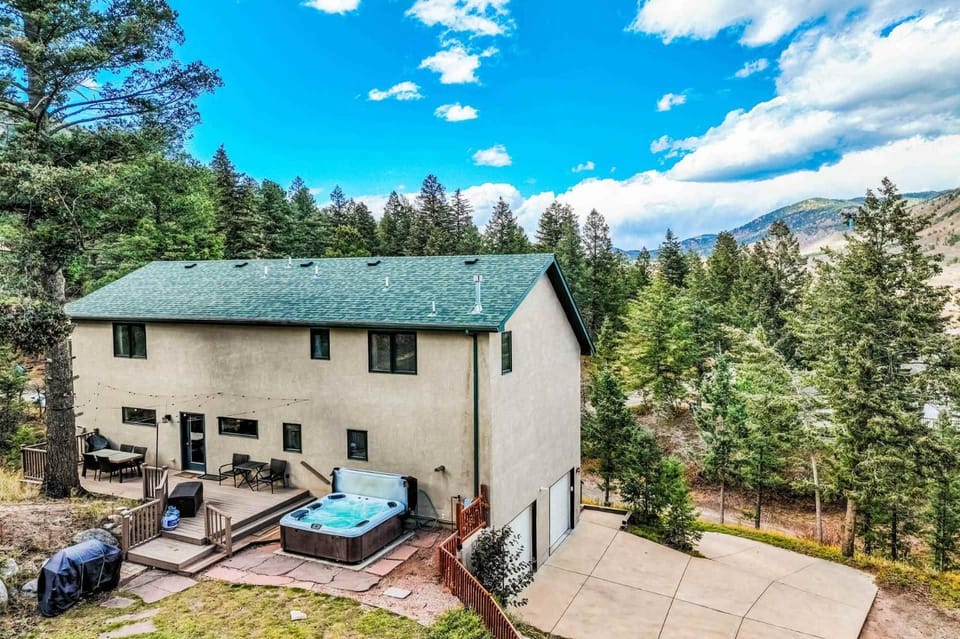 Mtn Getaway Near Pikes Peak Hot Tub & Pool Table House in Cascade-Chipita Park