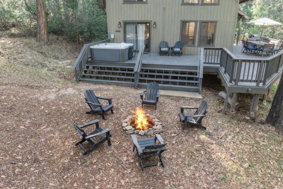 Shaver Escape Hot Tub AC! House in Shaver Lake