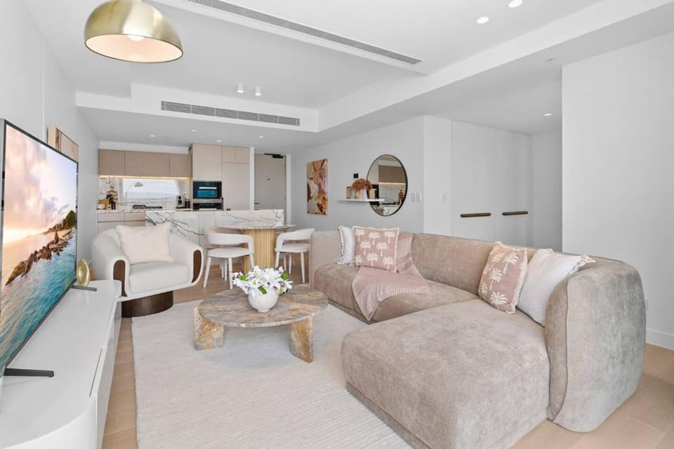 Luxury Jewel Sky Home | River & Hinterland Apartment in Surfers Paradise
