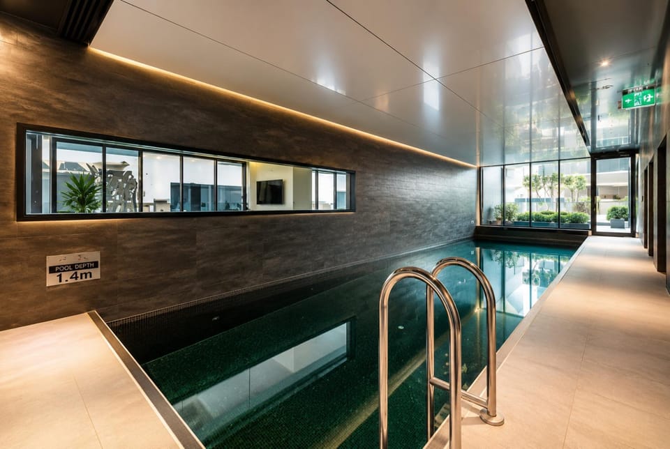 High-Rise 2BR - Pool, Gym, Sauna & Marvel Stadium Apartment in Melbourne
