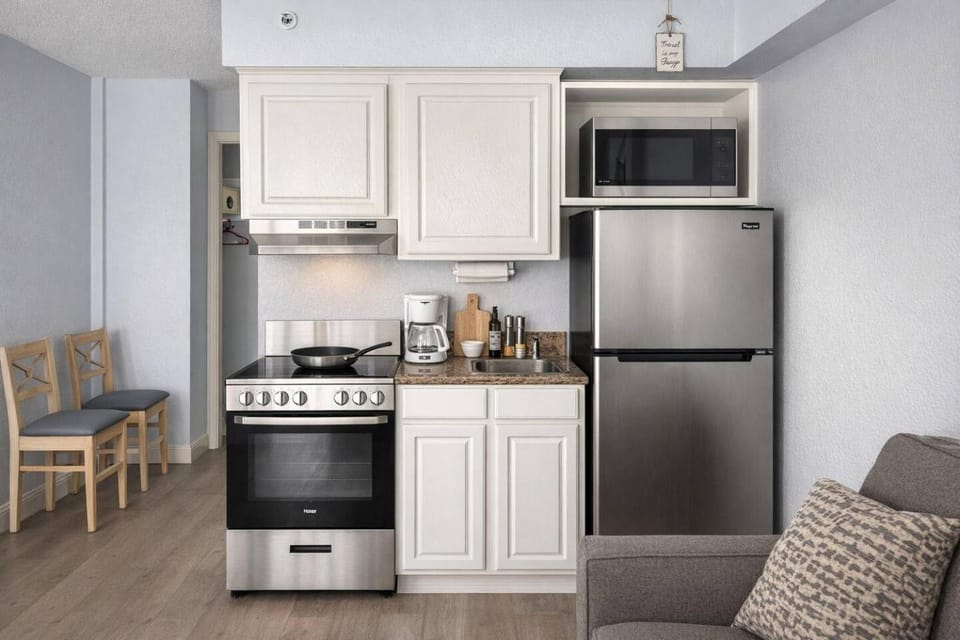 Oceanfront Studio Queen Bed Steps to the Beach Apartment in Myrtle Beach