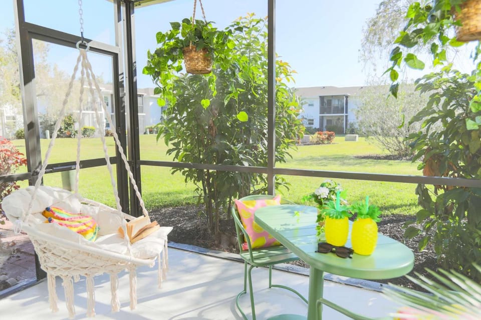 NEW Tan Lines Club Pool Relax 10 min Beach Apartment in Largo