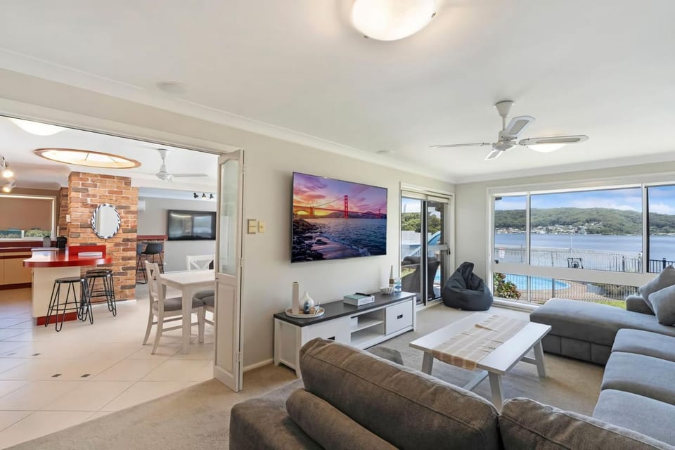 Waterside Escape St Hubert s Island House in Central Coast