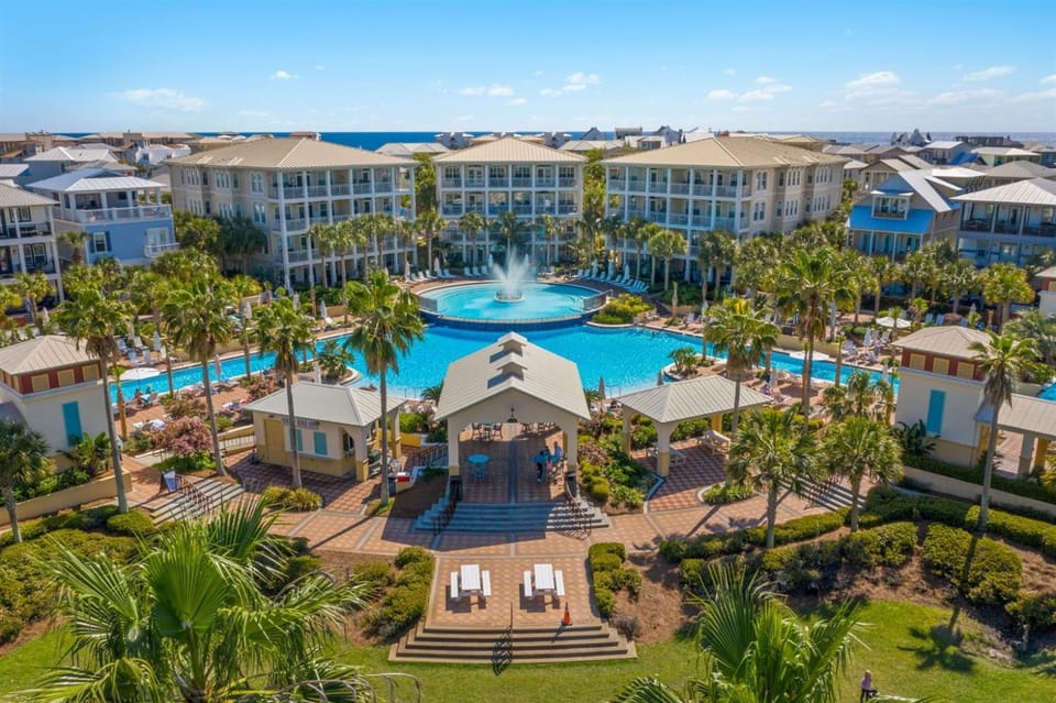 Property building, Natural landscape, Bird's eye view, Garden, Lounge or bar, Pool view, Swimming pool, sunbed