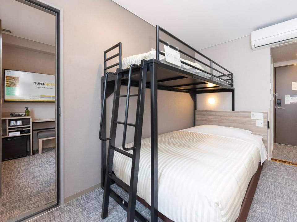 Bed, Photo of the whole room, bunk bed