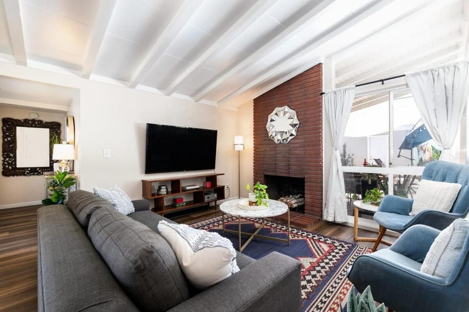 SoCal Retreat with Pool and Spacious Backyard Apartment in Canoga Park