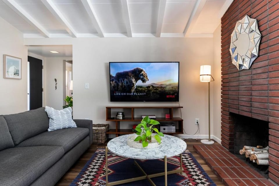 SoCal Retreat with Pool and Spacious Backyard Apartment in Canoga Park