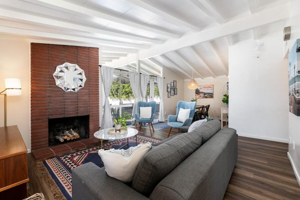 SoCal Retreat with Pool and Spacious Backyard Apartment in Canoga Park