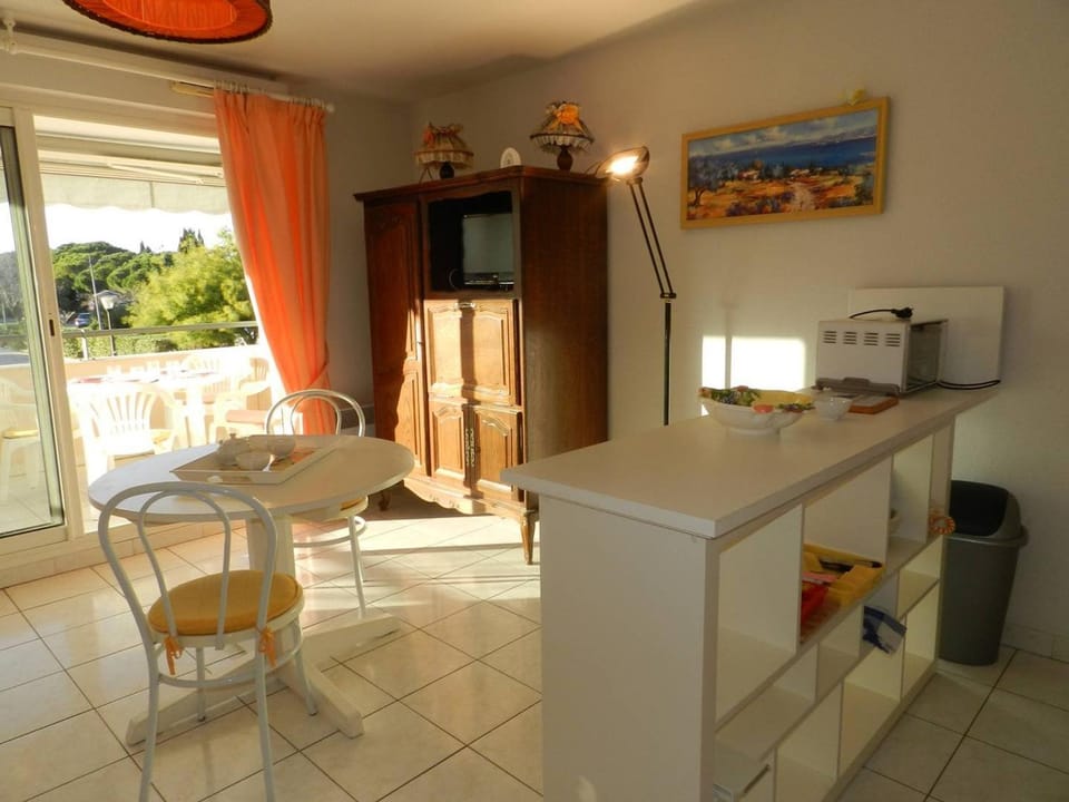 Studio avec Terrasse - Le Lavandou - FR-1-251-931 Apartment in Le Lavandou