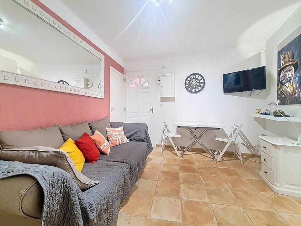 T2 Cabine 33m², Terrasse, Parking, 6 Pers - FR-1-610-123 Cabin in Bormes-les-Mimosas