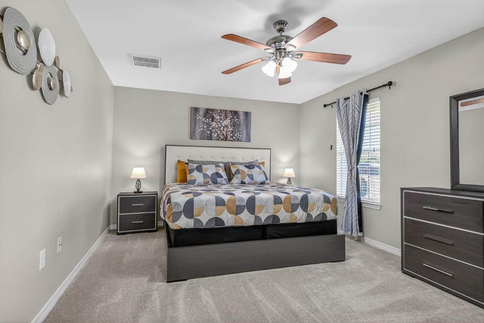 Bed, Photo of the whole room, Bedroom
