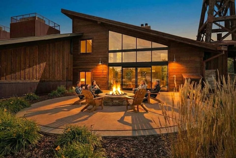 Modern Prospector Loft Walk to Eats Free Bus Apartment in Park City