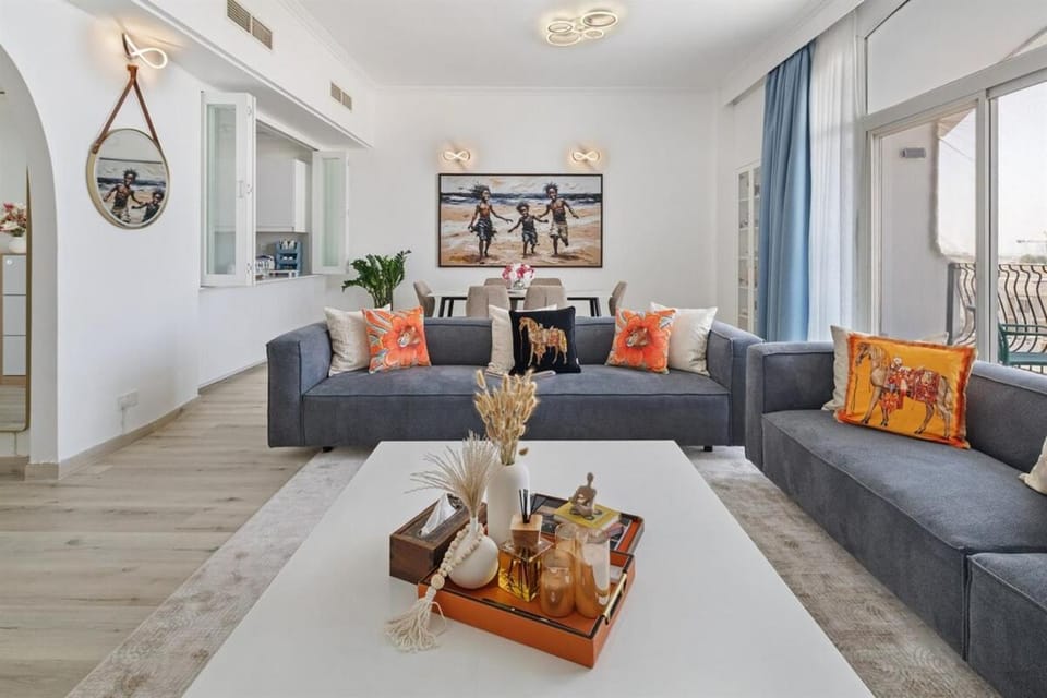 Living room, Decorative detail, Dining area