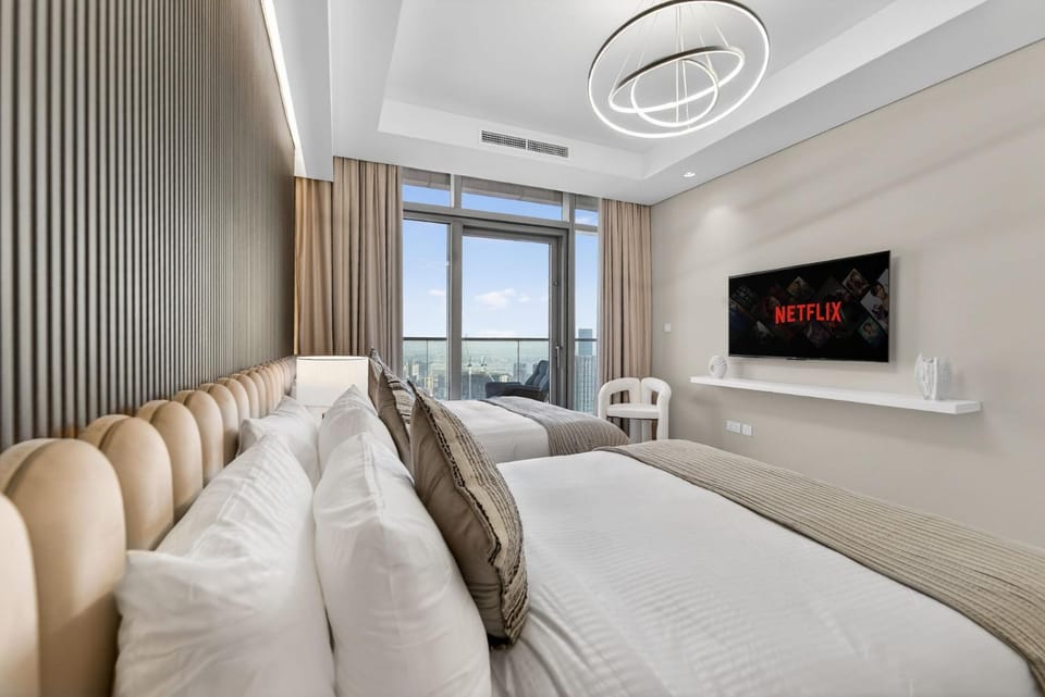 Paramount 59th Floor , Burj View Infinity Pool Apartment in Dubai