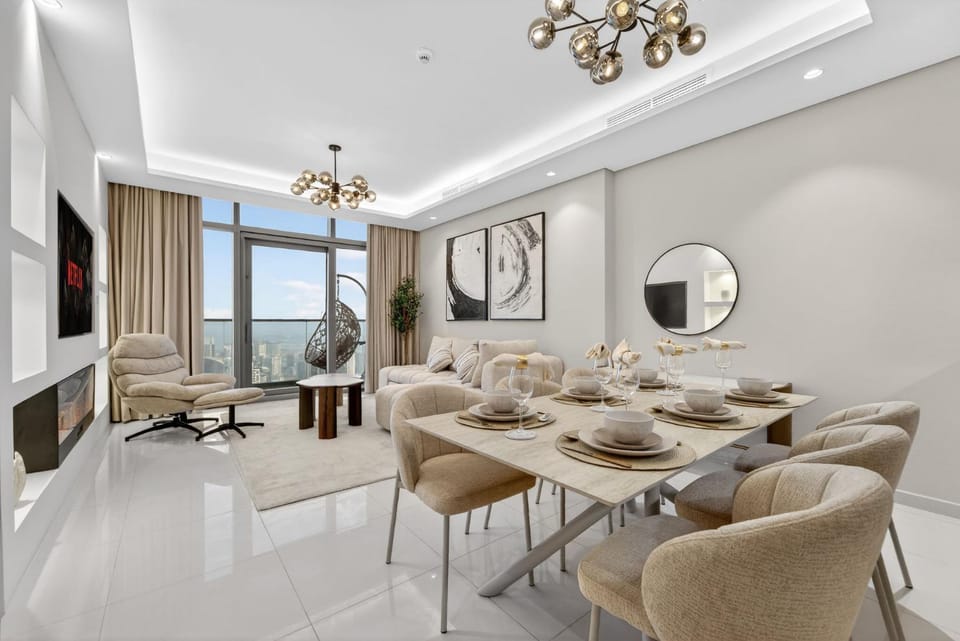 Paramount 59th Floor , Burj View Infinity Pool Apartment in Dubai