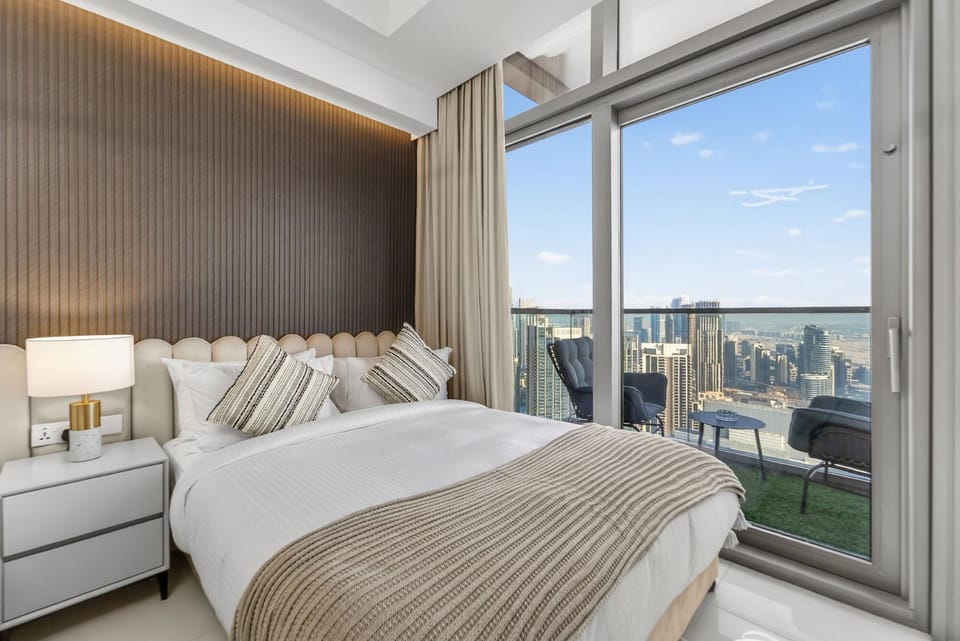 Paramount 59th Floor , Burj View Infinity Pool Apartment in Dubai