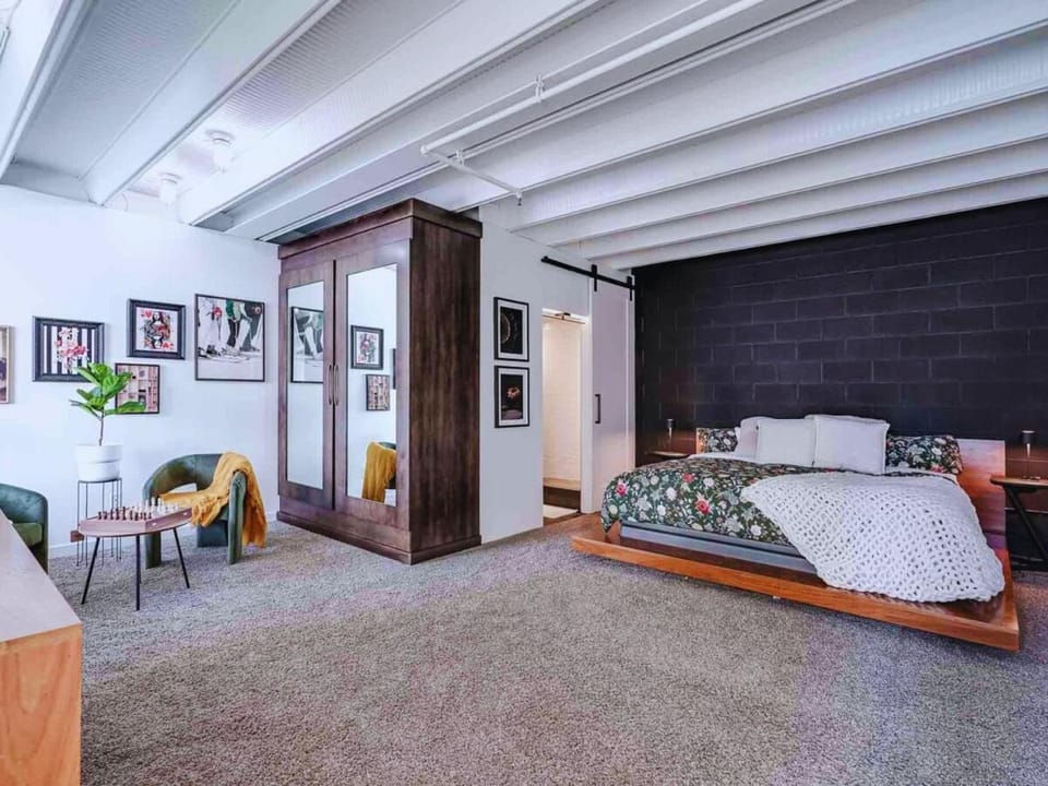 Luxury 2BR 2BA Loft Ice District W Heated Parking Apartment in Edmonton