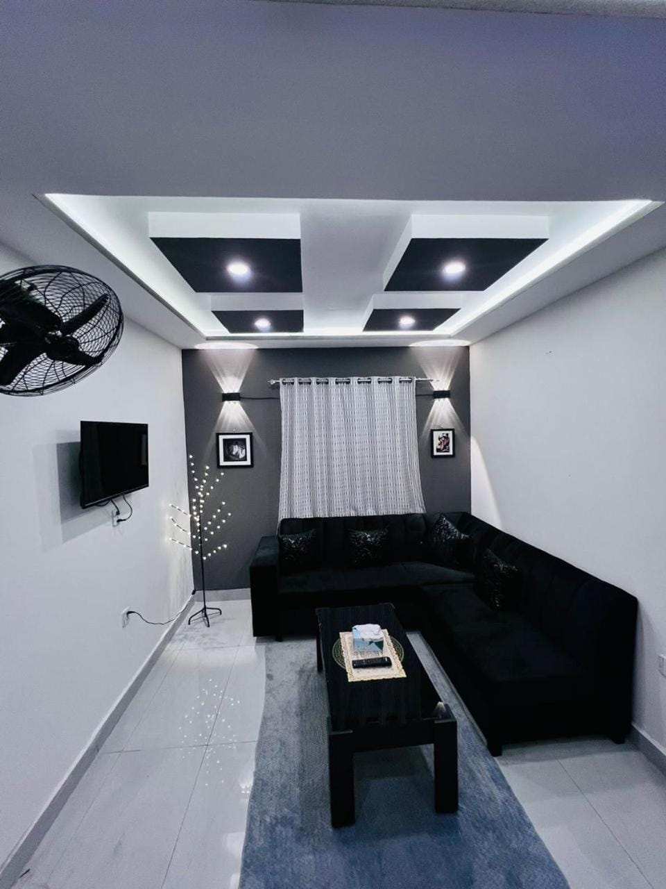 Property building, Communal lounge/ TV room, TV and multimedia, Living room, Seating area, Evening entertainment