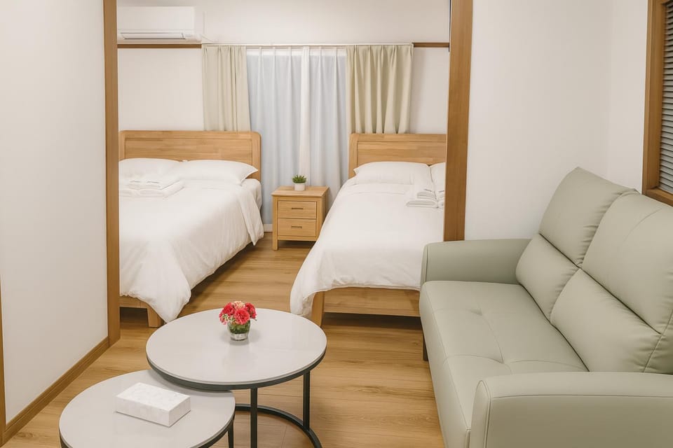 Bed, Living room, Photo of the whole room, Seating area, Bedroom