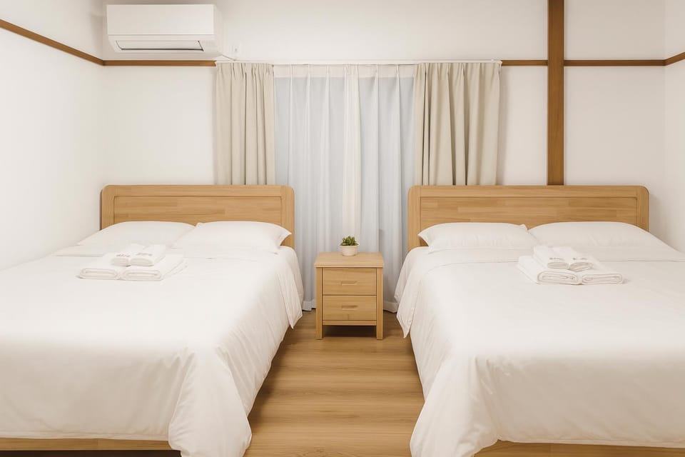 Bed, Photo of the whole room, Bedroom, air conditioner