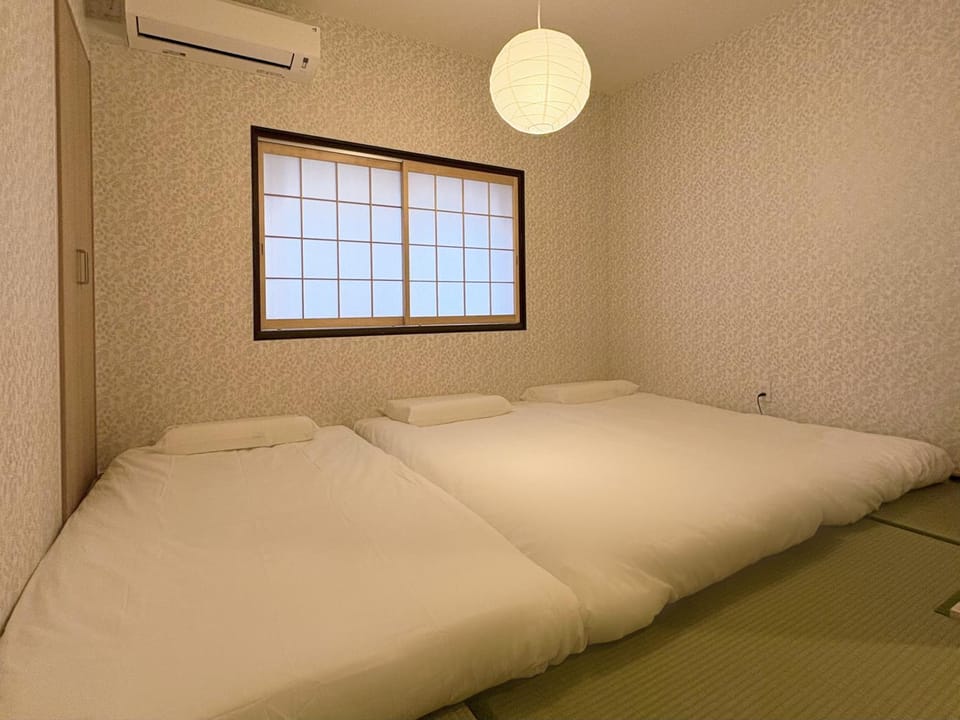 Bed, Bedroom, air conditioner