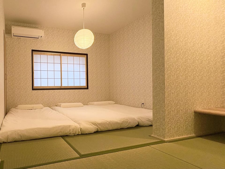 Bedroom, air conditioner
