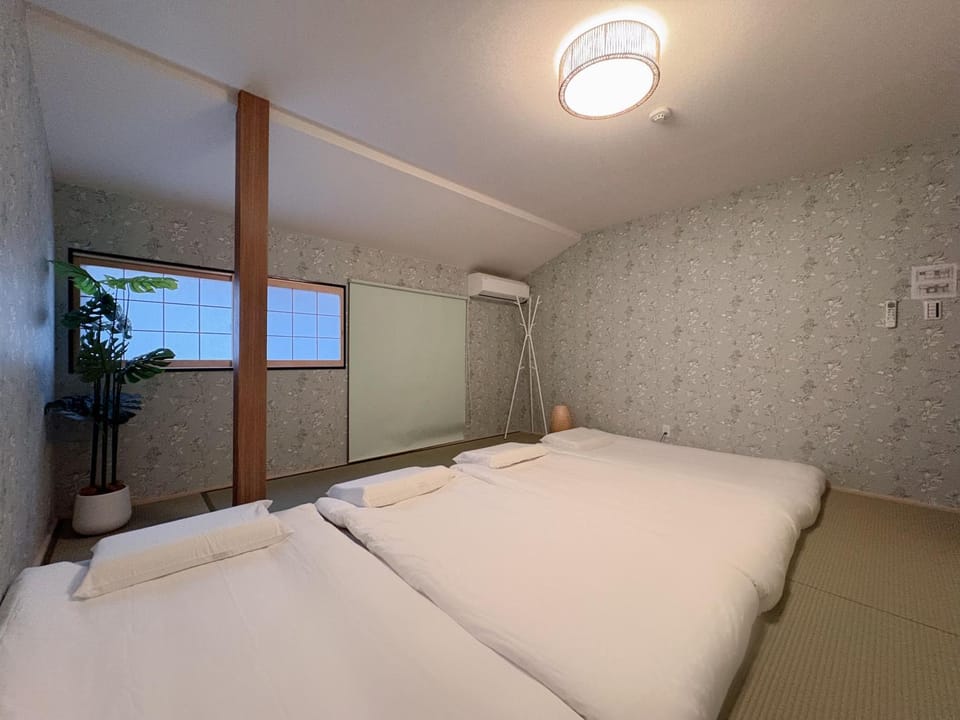 Bedroom, air conditioner