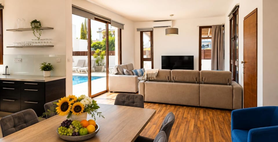 Palm Tree Villa By Staycom Villa in Oroklini