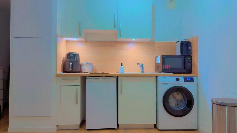 Kitchen or kitchenette, stove, washing machine