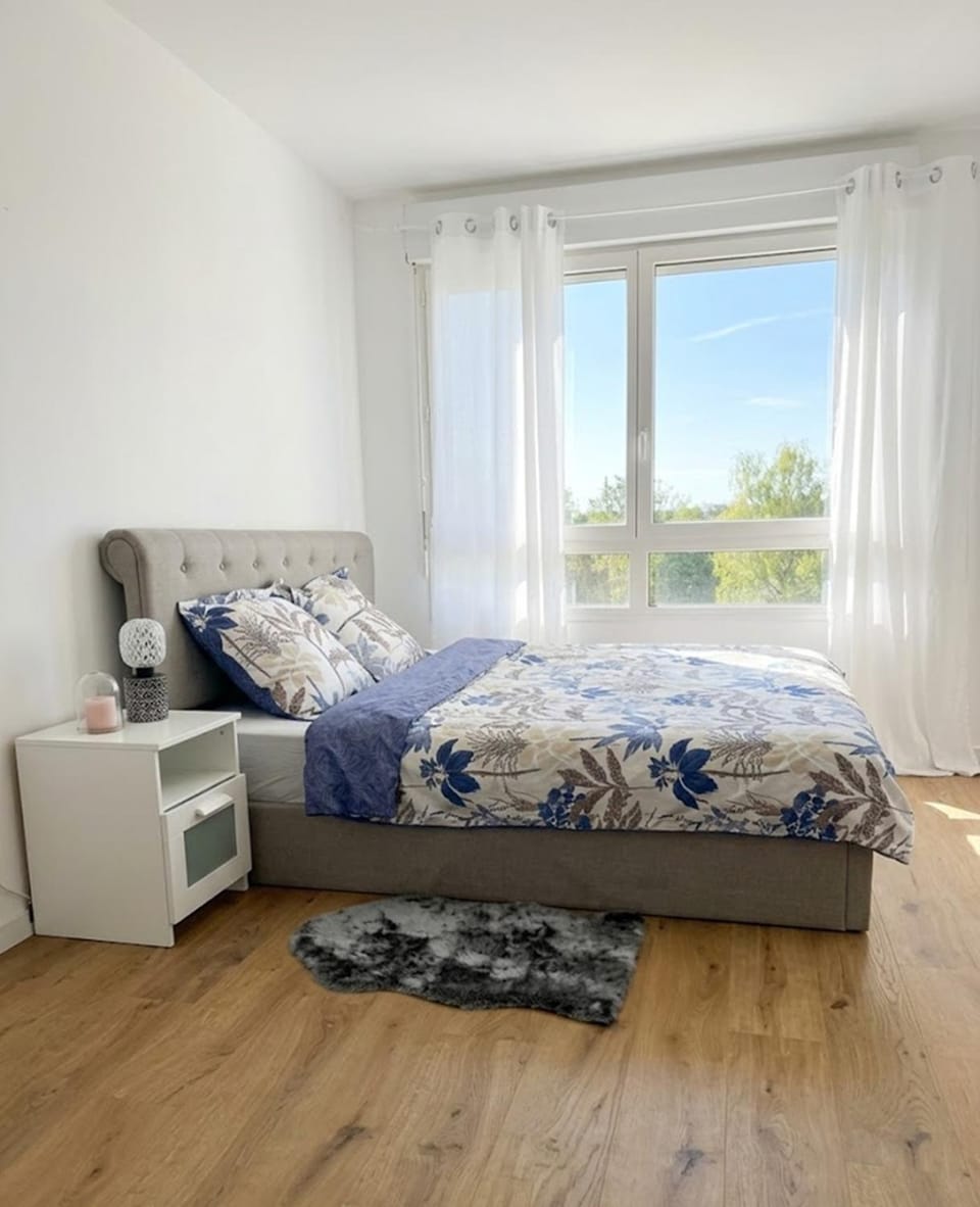 Bed, Bedroom