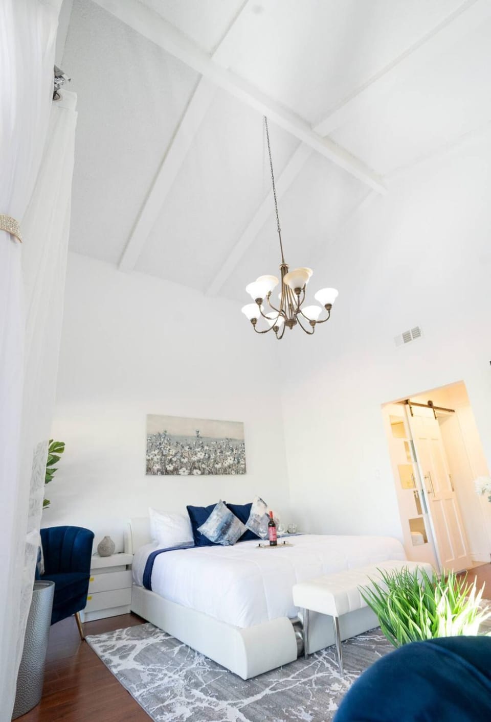 silver Bed and Breakfast in Chatsworth