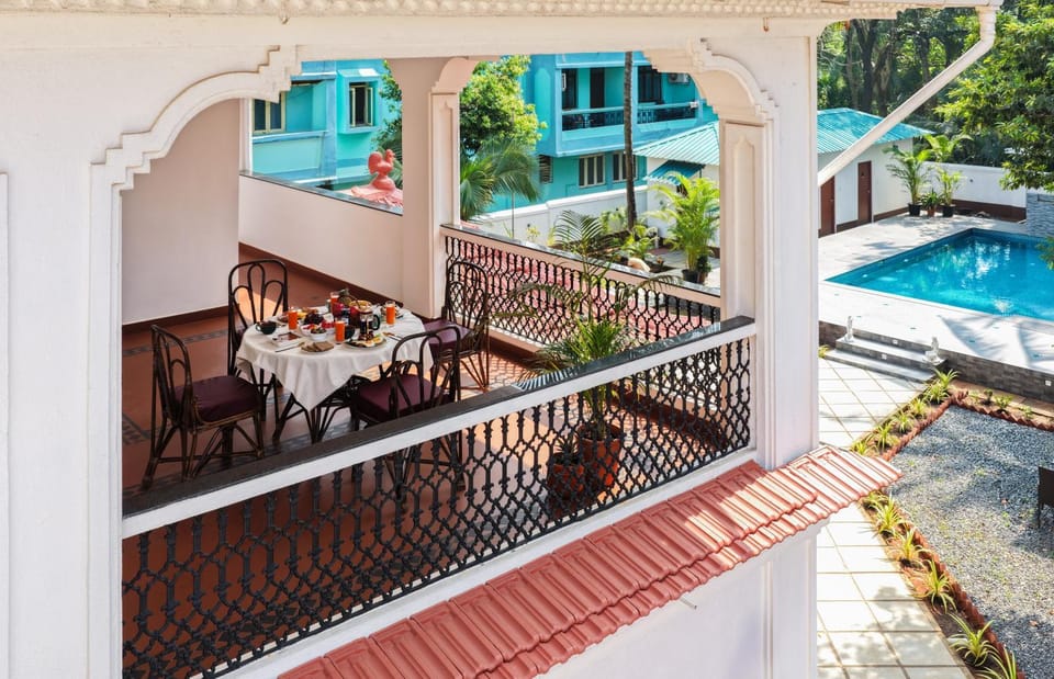 Property building, Swimming pool, Breakfast