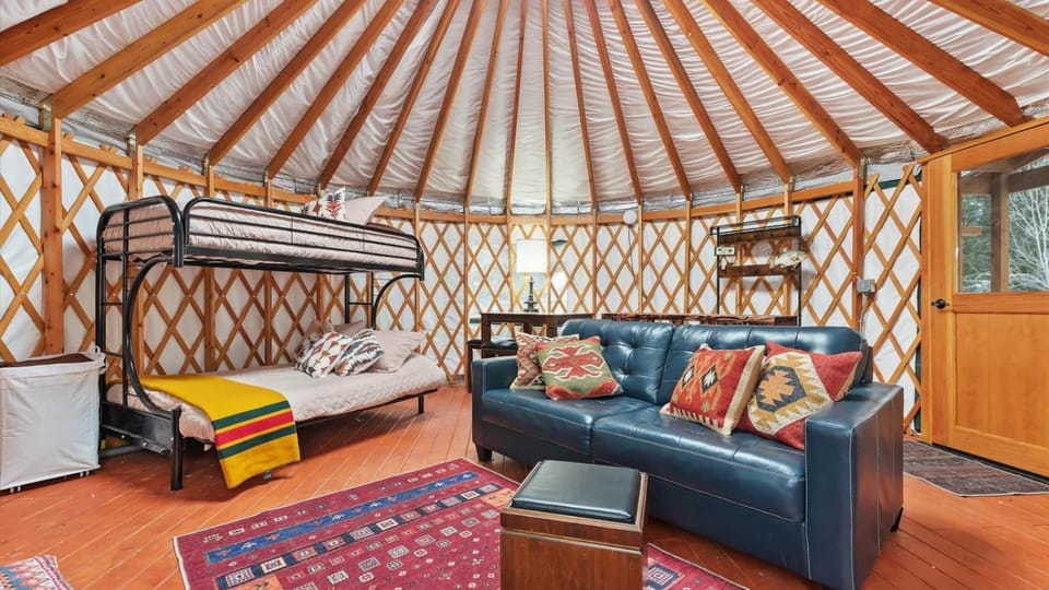 Living room, Photo of the whole room, Seating area, Bedroom